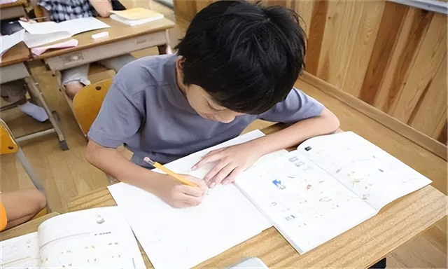 初中语文阅读方面怎么学("万维现代文阅读教你中考语文高分技巧！")