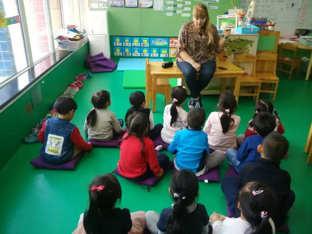多少孩子学英语好(揭秘学习英语的最佳年龄，越早越省力！)