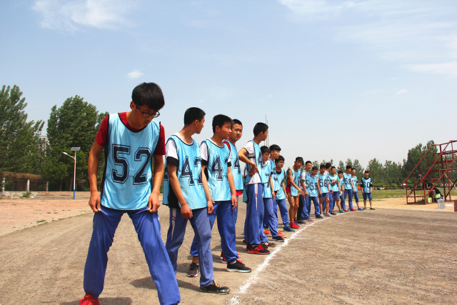 中考一千米该怎么训练女生(绝密中考800/1000米轻松窍门，舒松决胜！)