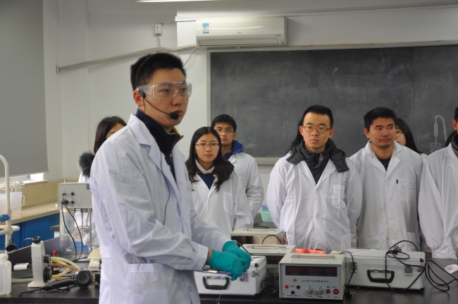 初中化学泄漏怎么处理(危化品泄漏惊魂！紧急救援措施曝光，教你正确逃生技巧！)