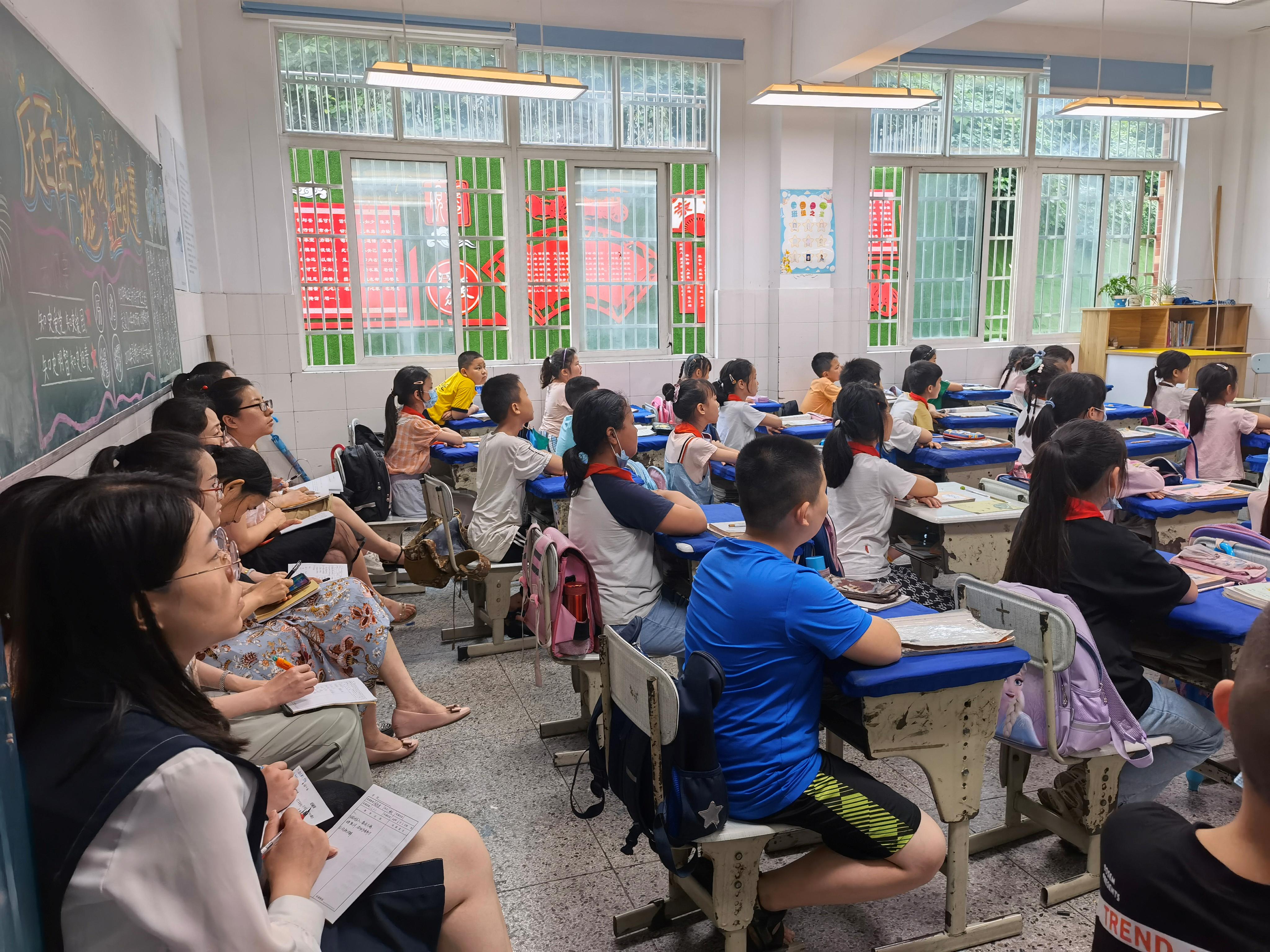 小学语文课程怎么提升的(四招教你孩子语文满分，绝不丢分，一模一样的内容让你孩子不输分)