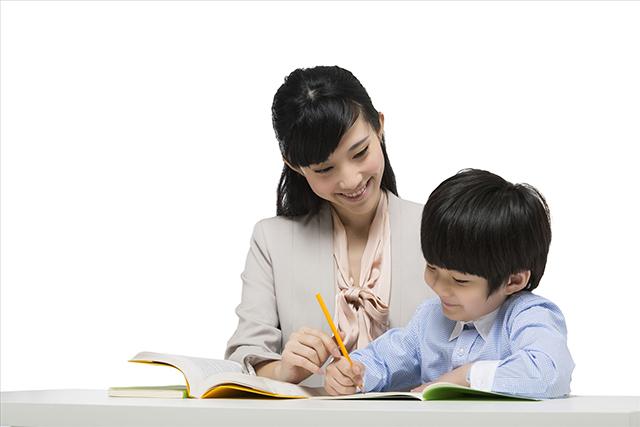 小孩刚学英语必备什么东西(英语启蒙即费钱又费妈盘点一下我给孩子准备的英语启蒙的工具老大八岁小儿子四岁八个月)