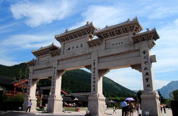 高中地理怎么区分林带(地球自转揭秘：影子变化告诉你四季交替，中午方向揭秘！)