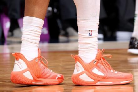 安踏的中考跑步鞋怎么样(安踏中考跑步鞋测评)