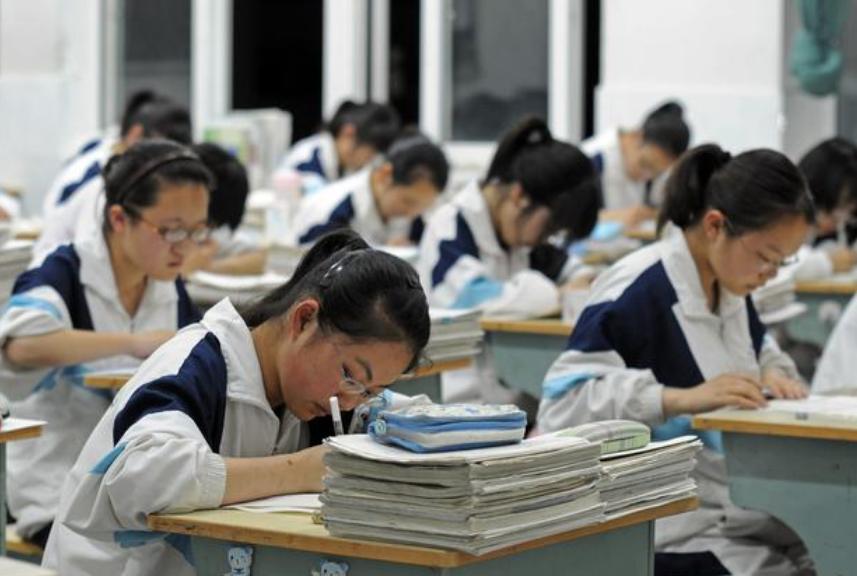如何改掉初中的坏习惯(初中生涯改邪归正！摆脱坏习惯，学霸之路一键开启)