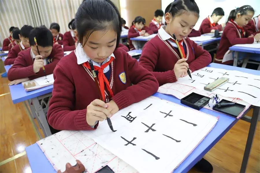 怎样让孩子爱上学习(帮助孩子培养学习兴趣的方法)
