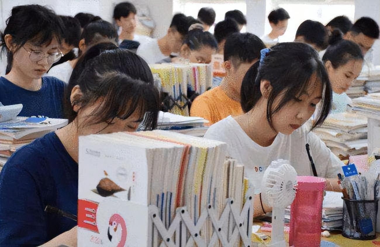 如何陪伴孩子中考复习(陪伴孩子中考复习的建议)